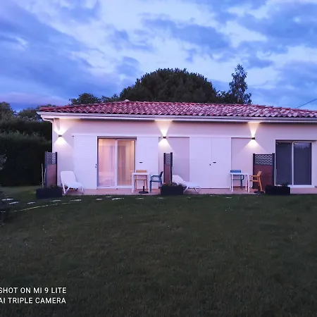 Les Pitchounettes בית הארחה